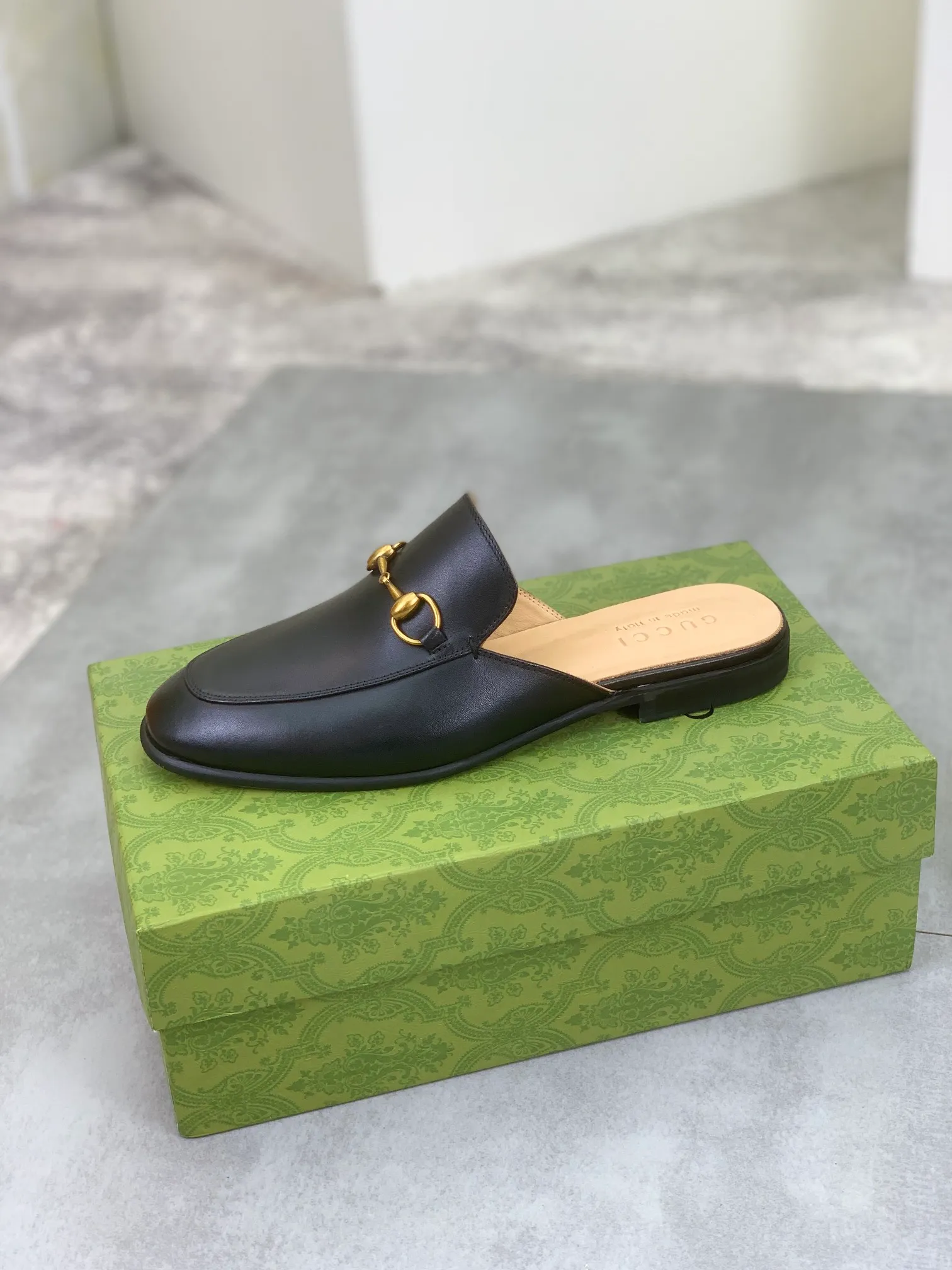 Men's Men's Shoes💰P480💰【New Style】Water-dyed Niuli High Quality Gucci half-drag business leather shoes hot selection (Gucci) official website latest Gucci half-drag 🎁 business leather shoes, hot style 💥 simple and elegant style, exclusive for trendy men. Unique official website latest brand original double G embossing Elements 👑 Original Gucci decoration, fashionable and elegant, fabric original calfskin ✅ Fully imported first-layer cowhide lining, official website designated wear-resistant, rubber business outsole, classic model taken at the counter in real life 🎬Number: 38-44 (45 46 customized) 2⃣️colors available